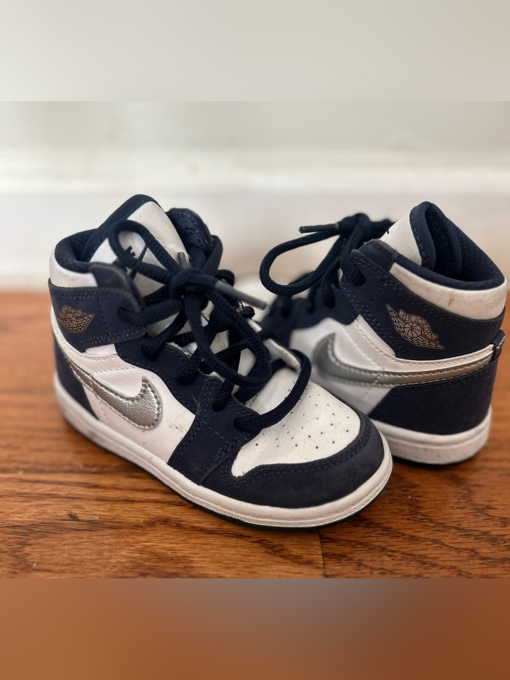 Nike Air Jordan 1 Toddler Sneakers  7.5 C white/black